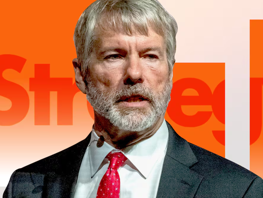 Saylor si stavia vlastnú „centrálnu banku“: 1,44 mld. USD na dividendy, 650 000 BTC v trezore