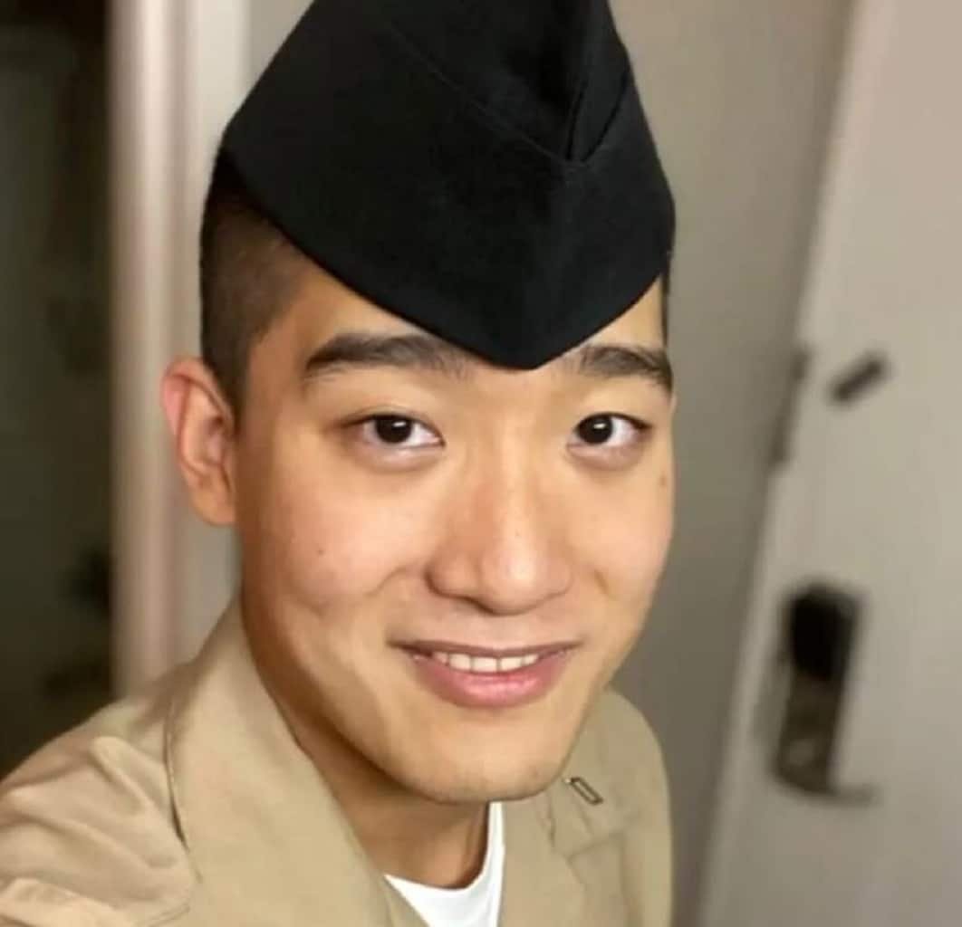 Exnámorník americkej Navy si odsedí takmer 17 rokov za špionáž pre Čínu