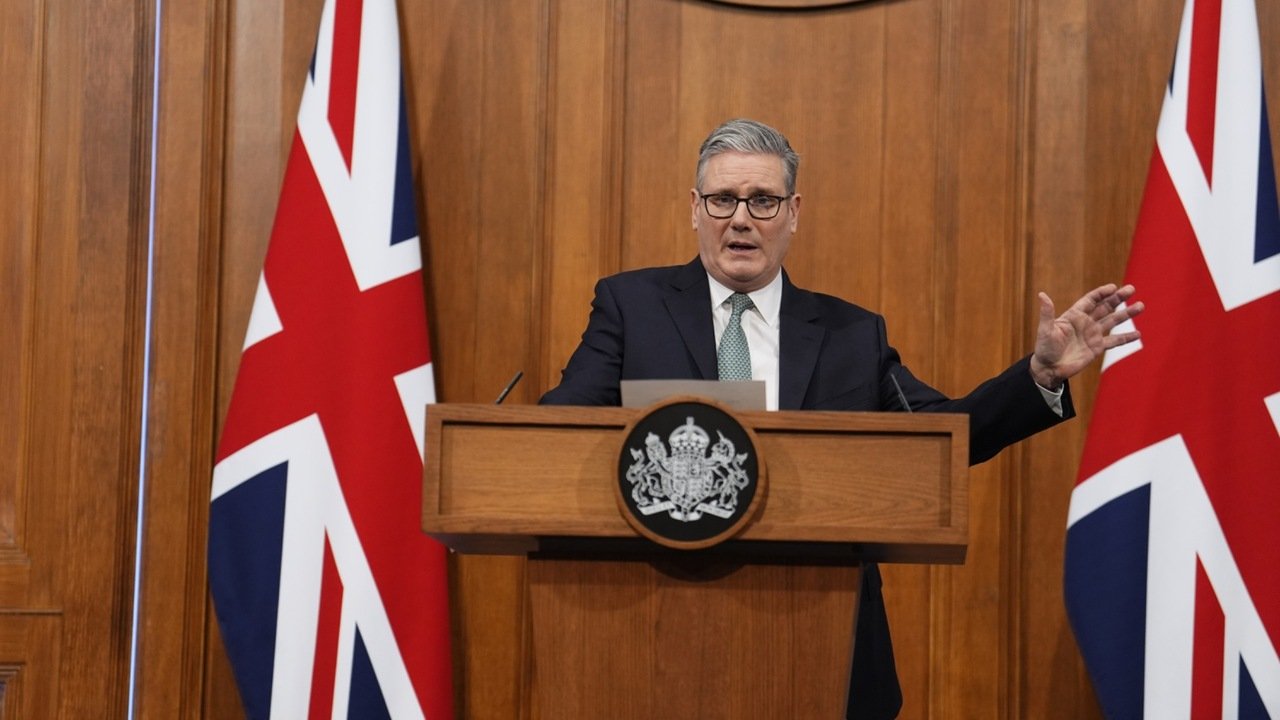 Starmer poslal Washingtonu jasný odkaz: O osude Grónska rozhodnú jedine domáci a Dánsko